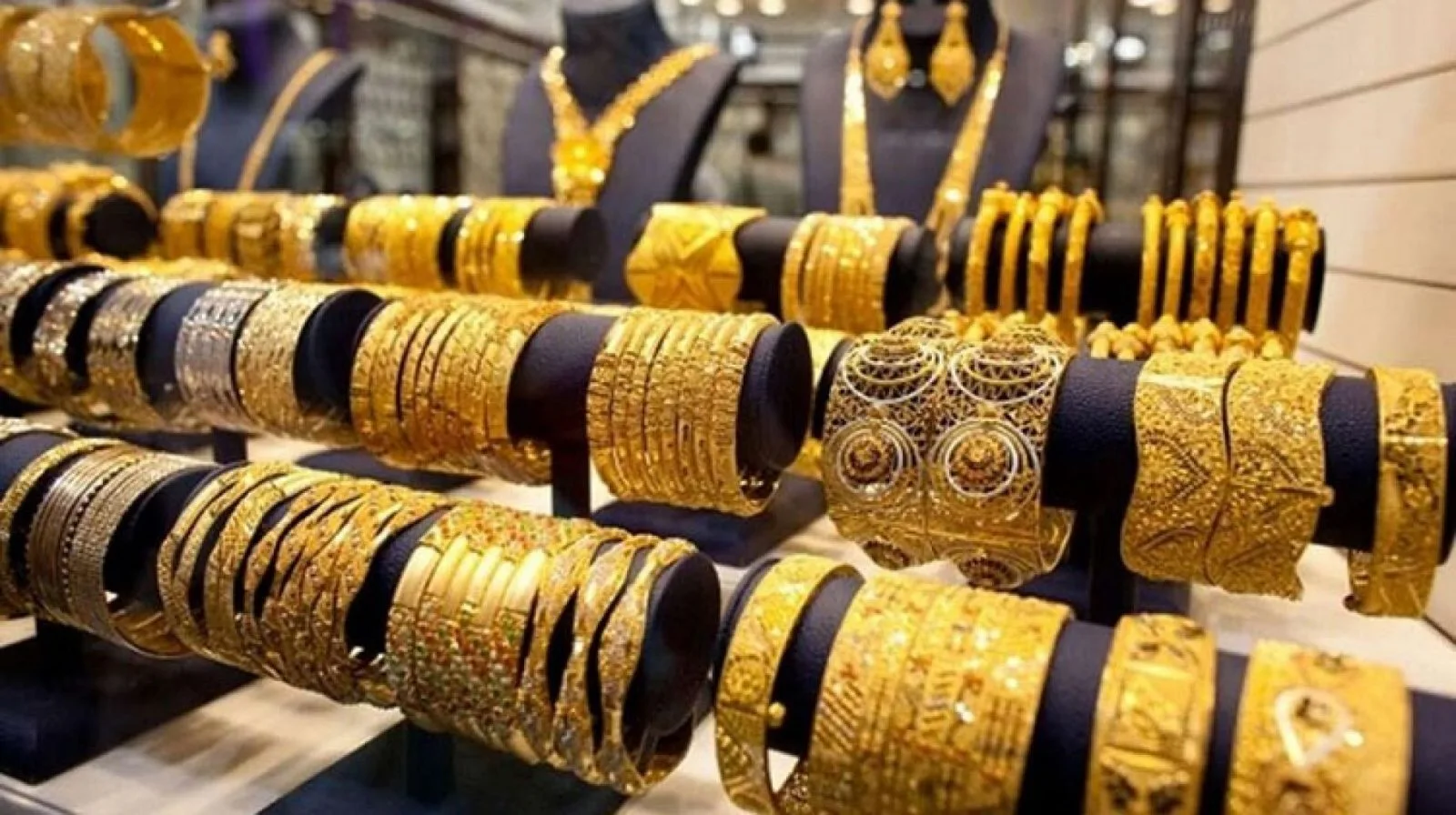 "عيار 21 غلي 495 جنيه!!".. سعر الذهب اليوم الاربعاء 21/1/2026 وسعر عيار 18 و24 والجنيه الذهب وفقا لاخر تحديث