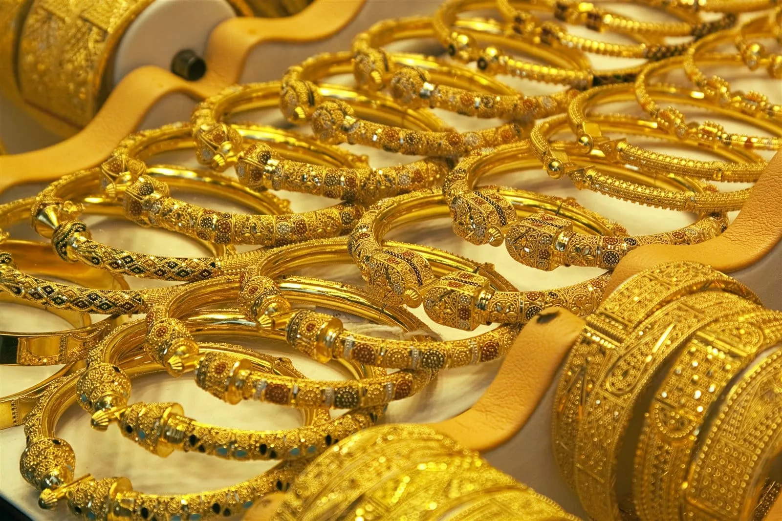 وصل كام؟.. ارتفاع جديد في سعر الذهب عيار 21 بعد تخطي حاجز الـ6000 جنيهًا
