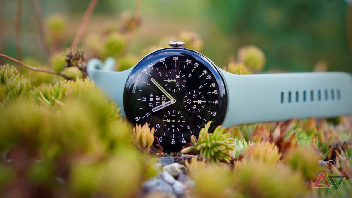 جوجل تنقل واجهات Pixel Watch 5 الحصرية إلى الجيل الرابع من ساعتها