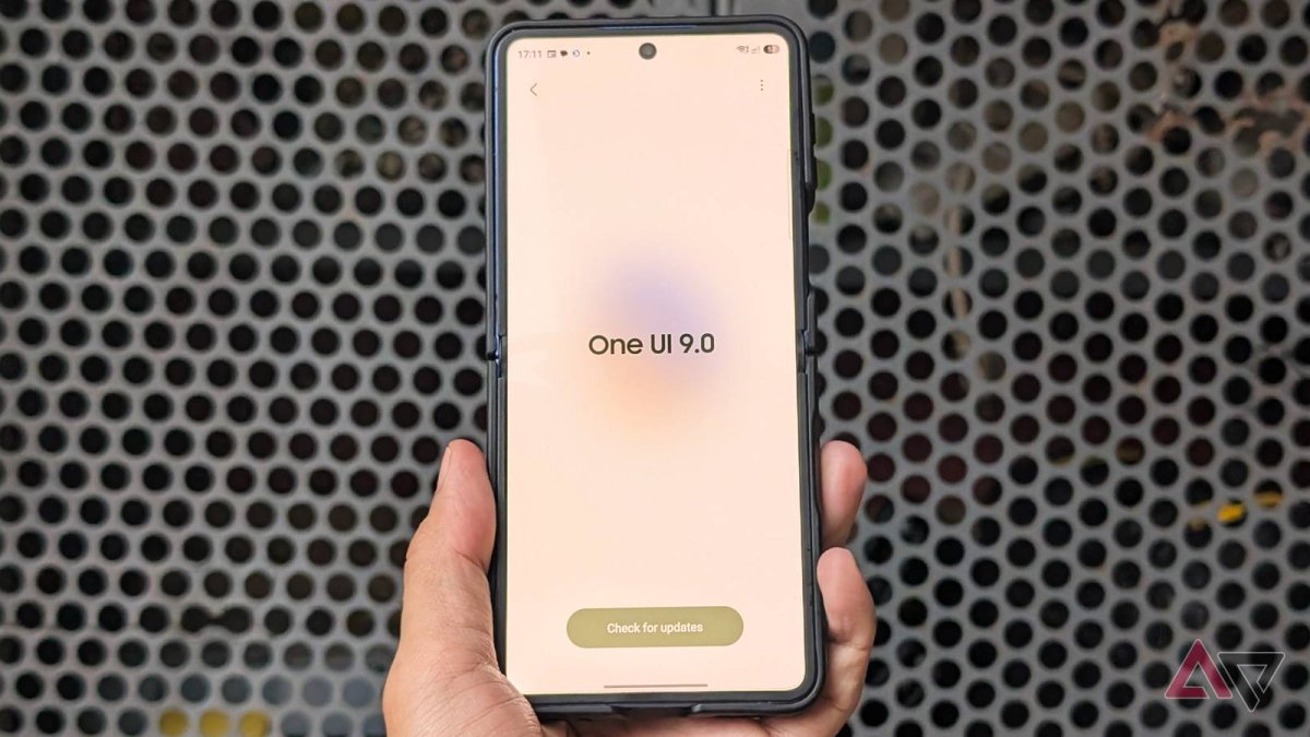 سامسونج تعزز الاستقرار في One UI 9 بينما تتعثر هواتف بيكسل