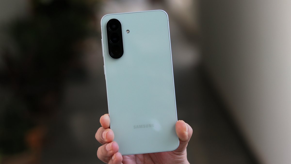 سامسونج تضيف مشاركة الملفات عبر AirDrop إلى Galaxy A56