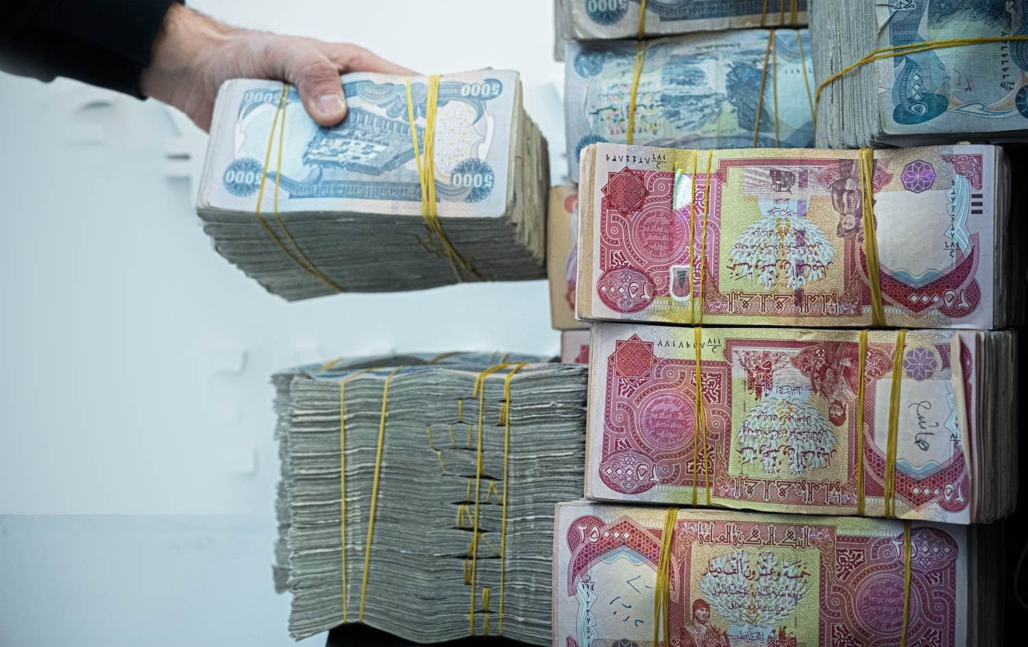"فرحة للعراقيين".. شروط الحصول على 25.000.000 مليون دينار من مصرف الرافدين.. مفاجأة سارة لهذه الفئات
